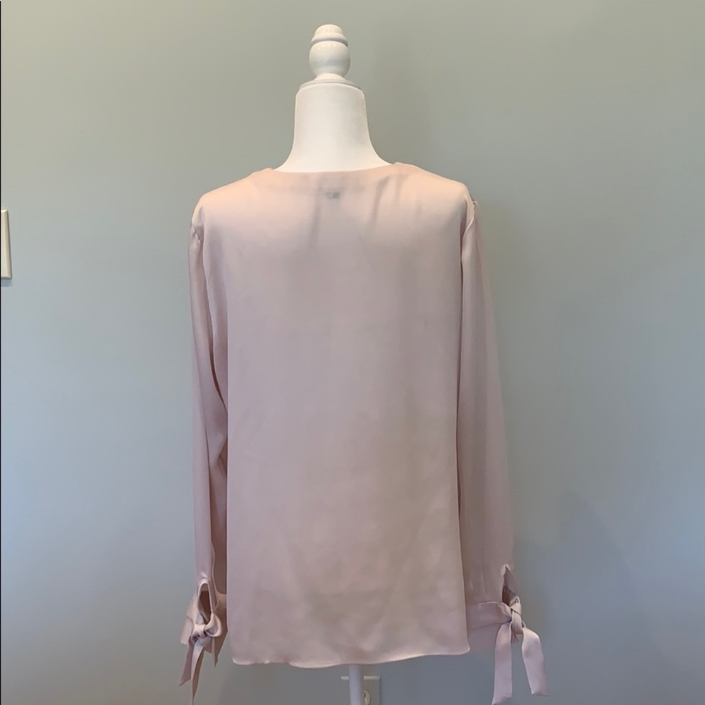 Banana Republic champagne colored v neck blouse - Picture 2 of 6